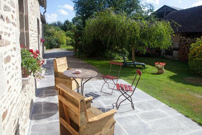 Chambre D'Hote Courtoux Saint-Denis-sur-Sarthon Екстериор снимка