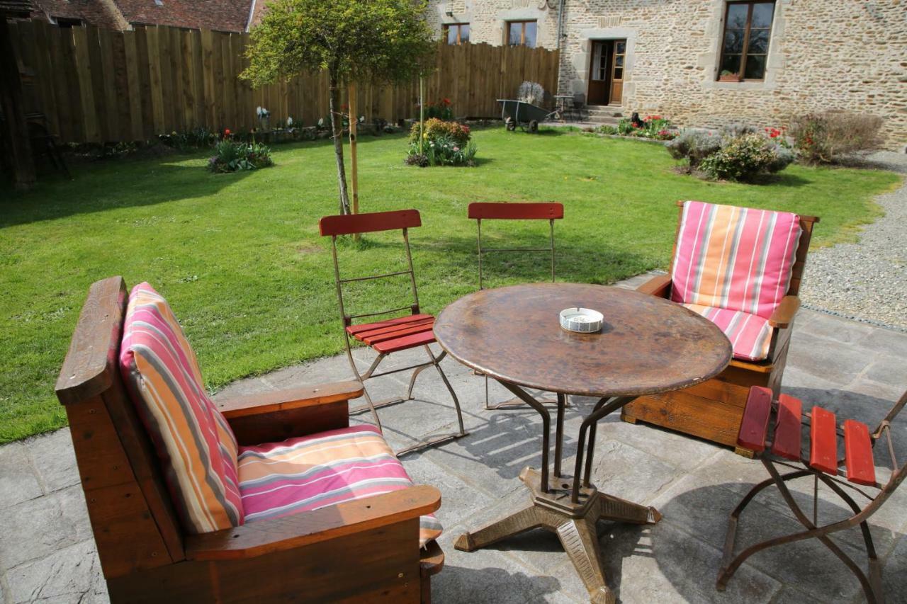 Chambre D'Hote Courtoux Saint-Denis-sur-Sarthon Екстериор снимка
