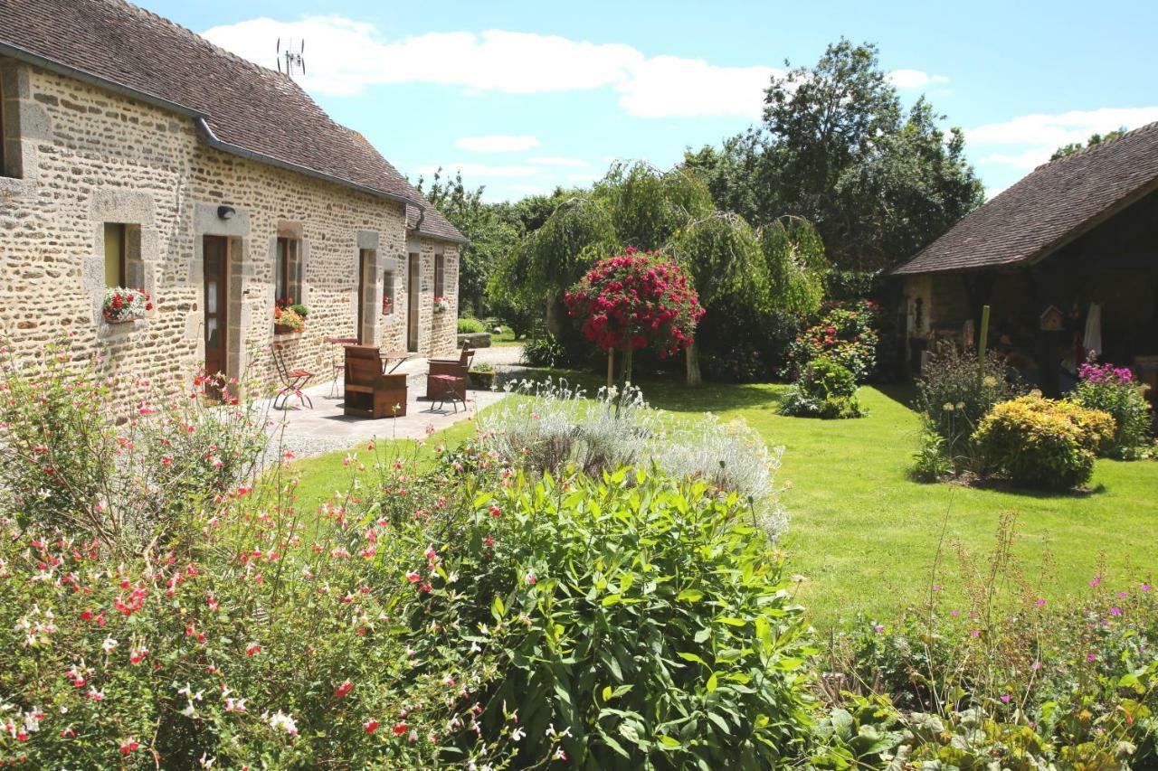 Chambre D'Hote Courtoux Saint-Denis-sur-Sarthon Екстериор снимка