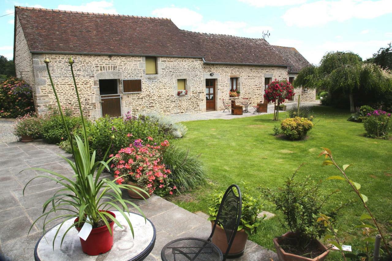 Chambre D'Hote Courtoux Saint-Denis-sur-Sarthon Екстериор снимка